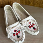 Minnetonka 2000s  Thunderbird White Leather‎ Beaded Southwest Moccasins Size 8 Photo 0