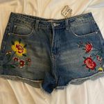Blu Pepper 206 NWT  Distressed Flower Patched Jean Shorts Size Large Photo 0