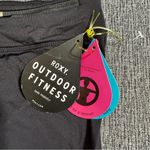 Roxy  Outdoor Fitness Women’s Cropped Athletic Pants Photo 9