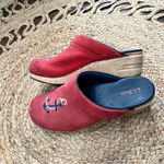L.L.Bean  Women’s Anchor Red Clogs Size 7.5 Photo 0