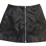Divided  faux black leather skirt with front‎ zipper Photo 0