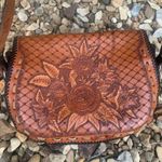 Vintage hand tooled leather turn lock purse Photo 5