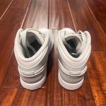 Jordan Air 1 mid Photo 2