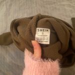 SheIn Sweatshirt Photo 5