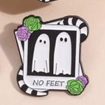 NWT Ghost Friends Photo NO FEET with Flower Accents Enamel Lapel Pin Brooch 👻 Black Photo 1