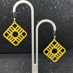 Handmade The Vibe Line Yellow Earrings Photo 3