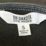 BB Dakota by Steve Madden Black Scoop Neck Adjustable Stretch Crop Top Size S Photo 2