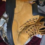 has a safety helmet Brand Acton. Tan Size 7 Photo 3