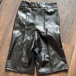 Good American BETTER THAN LEATHER BIKE SHORT Photo 2