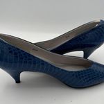 Impo Women’s Size 5 1/2 Cerulean Blue Crocodile Kitten Heels Photo 4