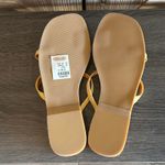 Talbots NWT Women's Yellow Slip On Leather Sandals Size 8 Photo 4