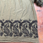 cupio Women's Green & Black Paisley Embroidered Short Sleeve Tee Medium Photo 3