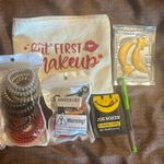 Beaty bag and random items Photo 0