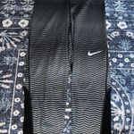 Nike  Dri Fit Cropped Leggings Photo 1