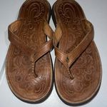 OLUKAI Paniolo Women's Premium Leather flip flop sandals size 38.5 Tan Photo 2