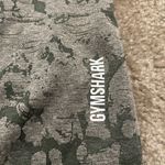 Gymshark Women’s Adapt Seamless Butt Scrunch Leggings Green Camo Size S Small Photo 1