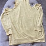 Le lis “Hello Weekend” Graphic Cold Shoulder Hoodie Photo 10