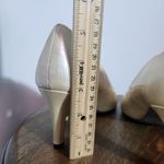 Hush Puppies Soft Style by  Cream Heels Size 7.5 Pearl Cream Pumps Photo 7
