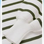 Boutique Brand Size Medium Green and White Turtleneck Long Photo 3