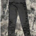 Zyia  Active performance camo seamless leggings grey black high rise ‎ Size Small Photo 2
