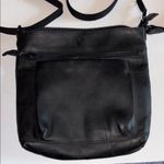 COCHOA BRAND BLACK LEATHER CROSSBODY 3 ZIP POCKETS OUTSIDE OF BAG PRELOVED Photo 0