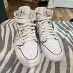 Nike Air Jordan 1 Mid Women’s Photo 6