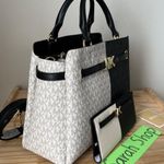 Michael Kors Set Photo 3