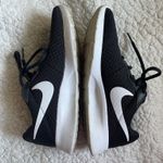 Nike  Tanjun Black Sneakers Photo 2
