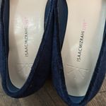 Isaac Mizrahi  Navy Blue Embossed Velvet Robyn‎ Pearl Heel Ballet Flats 6.5 Photo 7
