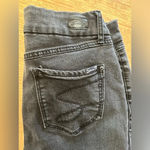 Seven7  EUC Black washed skinny Jegging style jeans distressed knees sz 10 Photo 6