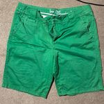 st. john's bay Woman St John’s Bay Green Chino Shorts With 2 Buttons Front Closure Photo 2