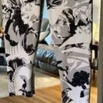 Apana  Floral Capri Leggings Size Small Photo 5