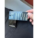 Avenue Women's Black Bermuda Denim Pull Photo 4