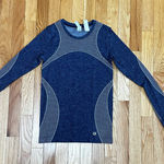 Gap NWT Gapfit tank with thumb hole  Photo 0