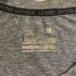 Under Armour  Heat Gear Fitted‎ T-Shirt Short Sleeve Women's Large Gray Photo 4