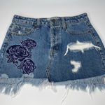 Hidden Jeans Denim Mini Skirt Womens XS Blue Floral Embroidery Distressed Photo 3