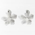 ZARA NWT  Maxi Black, White & Gray Resin Flower Earrings New in Box! Photo 4