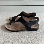 Dansko  Reece Sandal Size 39 8.5 Black Leather Toe Strap Slingback Flat Photo 3