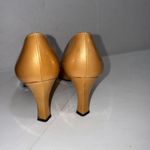 Stuart Weitzman Vintage Y2K 90s Old Money Yellow Gold Point Capped Toe Heels 7.5 Photo 4