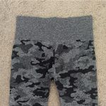 Amazon Two-Tone Camouflage Seamless Active Wear Leggings, Size S Photo 10