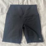 Alo Yoga ALO 7" High-Waist Biker Short - Black Photo 6