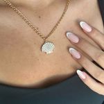 Gold Seashell Pendant Necklace Photo 2