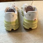 on cloud  Shoes Running Photo 2