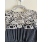 Anthropologie MEADOW RUE Women's Grey Tulip Hem Dress Embroidered Detail sz 8 Photo 3