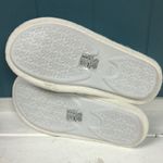 Bridesmaid‎ fluffy slippers women’s size XS 5/6 White Photo 2