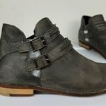 Free People Braeburn Distressed Leather Ankle Boots Sz 40 Grey Buckle Straps Photo 12