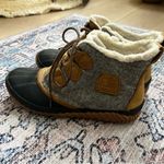 Sorel Waterproof Out and About Boots Lace Up Snow Boots Classic Gray Wool Sherpa Photo 5