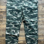 Kensie  Women's Green Camo Print Ankle Skinny Mid Rise Jeans Size 14/32 Photo 0