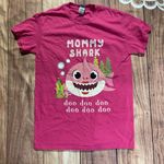 Mommy Shark Pink Tee Shirt Photo 0