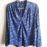 Tahari Blouse Blue & White Floral V Neck Top M EUC Business Casual Professional Photo 0
